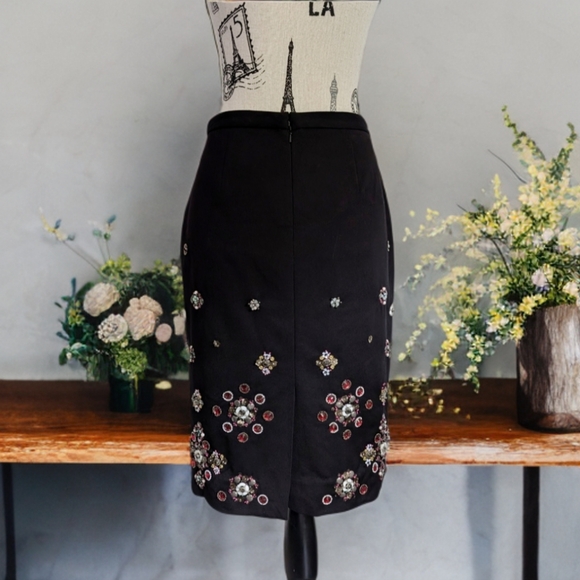 White House Black Market beaded skirt - Picture 3 of 9